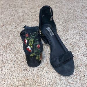 Steve Madden Suede block heels with design Size 8.5
